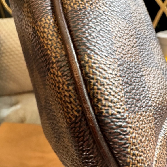 Louis Vuitton Bloomsbury GM*PRICE is FIRM* - Picture 13 of 16